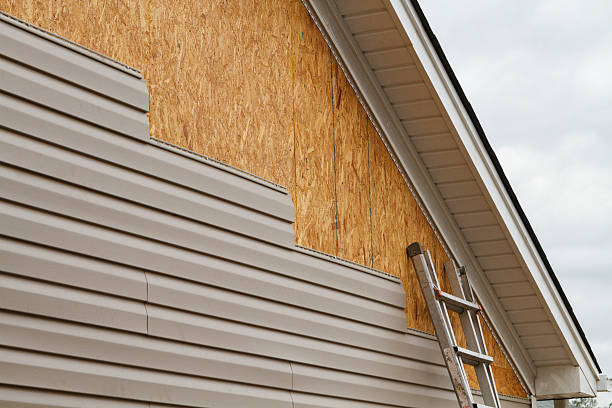 Professional Siding Contractor technician working in Aliquippa, PA